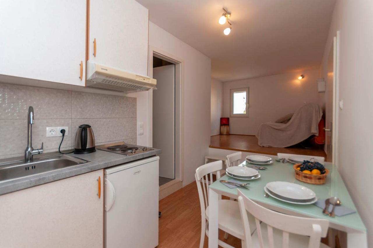 Apartments And Rooms Nikola Omis Exterior photo