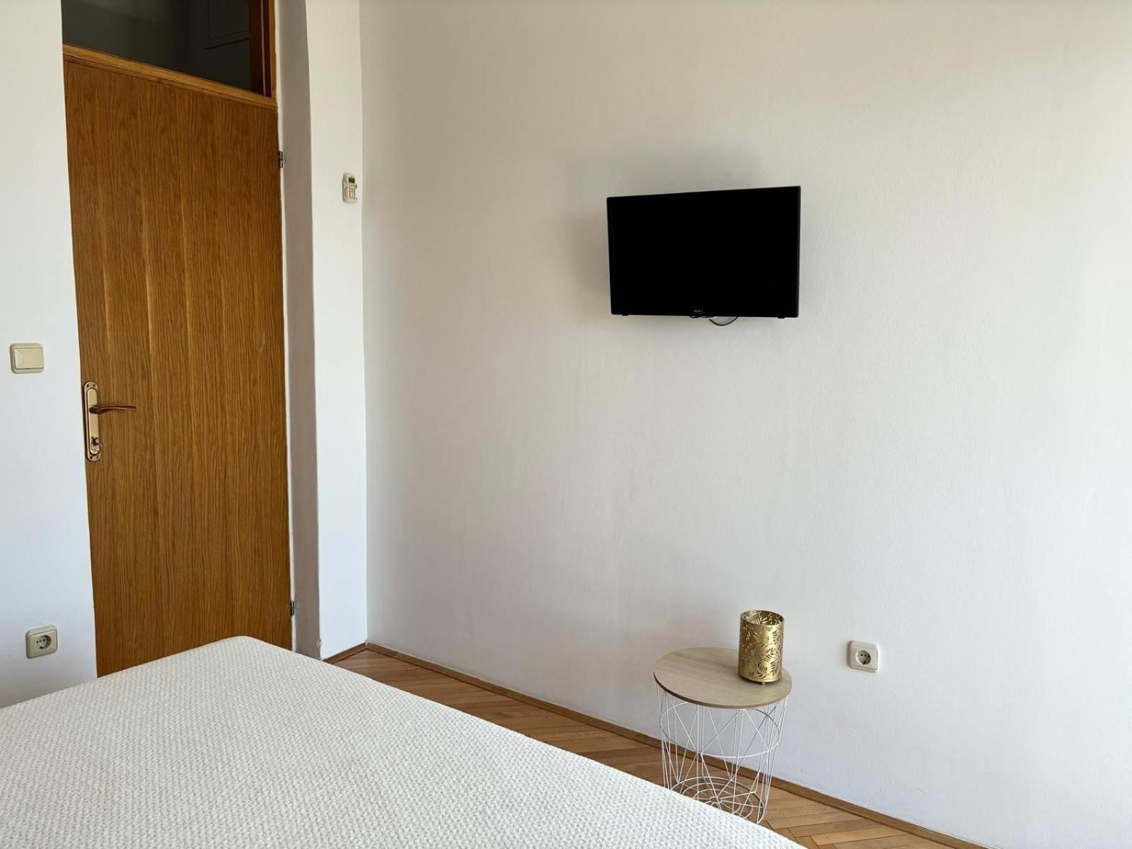 Apartments And Rooms Nikola Omis Exterior photo